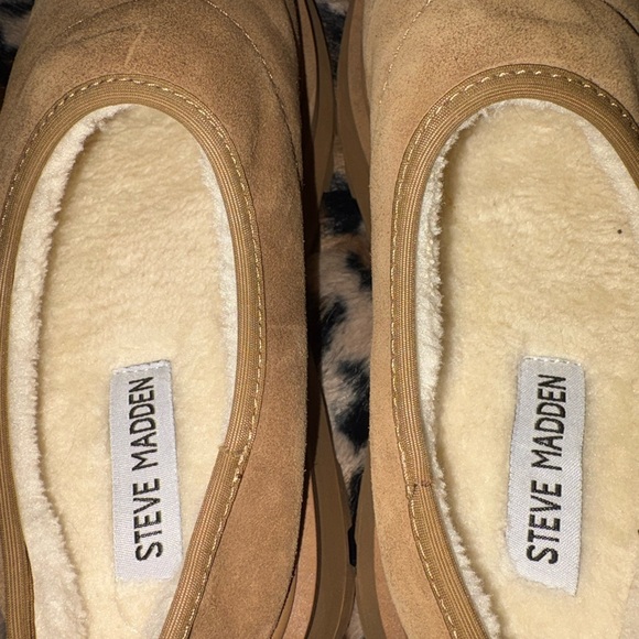 Steve Madden Beige Suede Slip-Ons NWOT - Picture 3 of 5